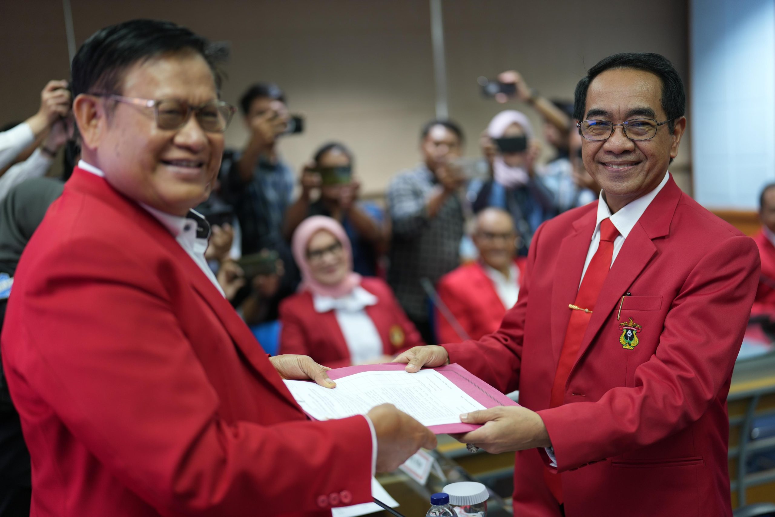 Nyatakan Maju Kembali di Pilrek Unhas, Prof JJ Jadi Pendaftar Pertama