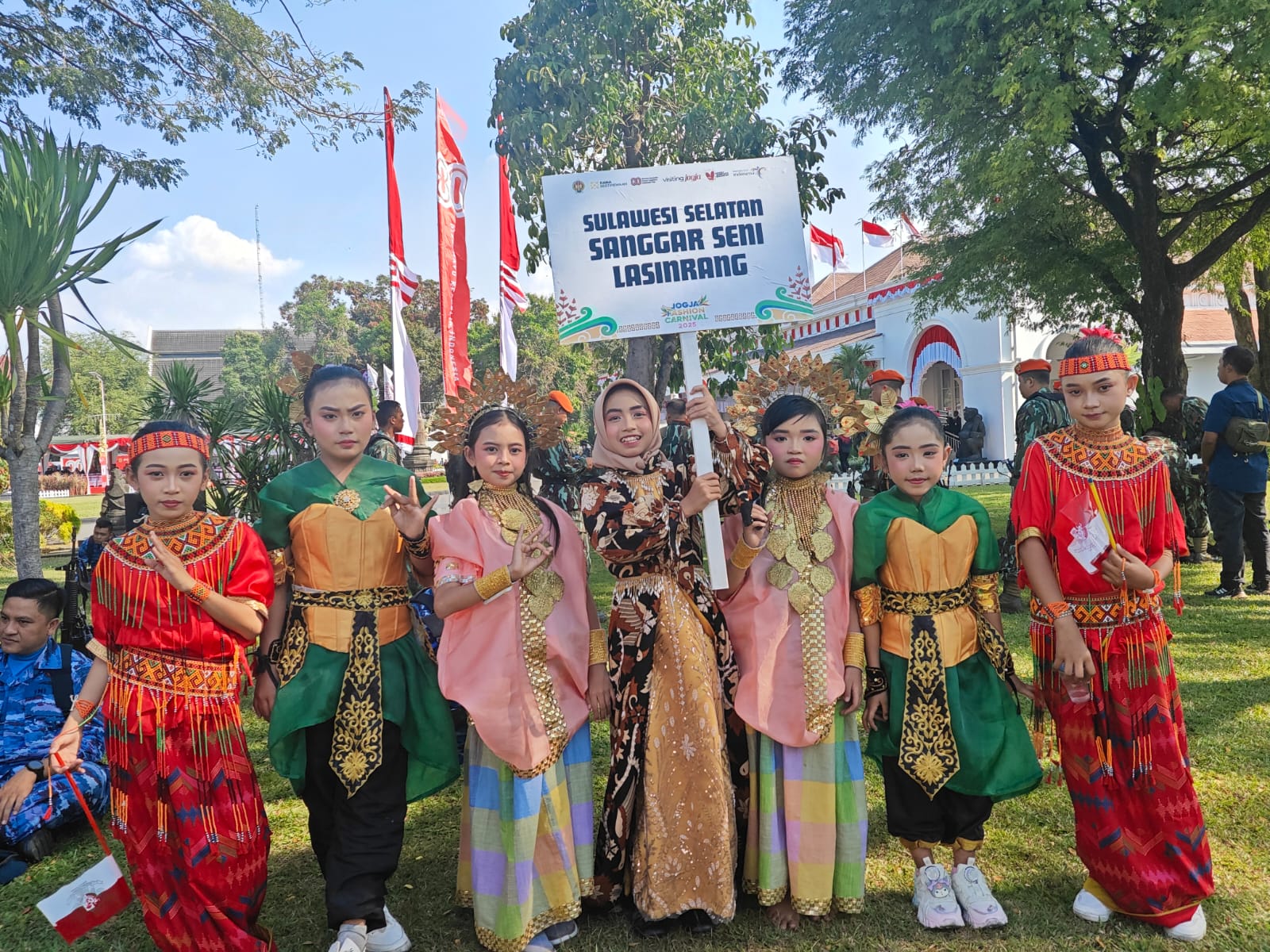 Harumkan Kabupaten Pinrang, Sanggar Seni Lasinrang Ikuti Karnaval Internasional
