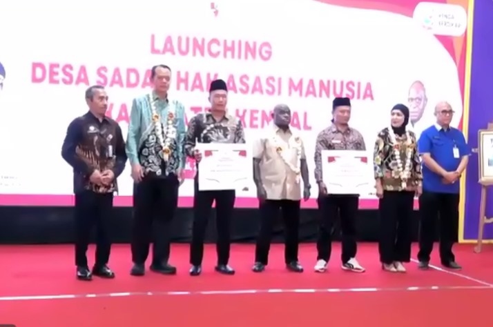 Dua Desa di Sulsel Dinobatkan sebagai Desa Sadar HAM, Daniel Rumsowek Beri Apresiasi