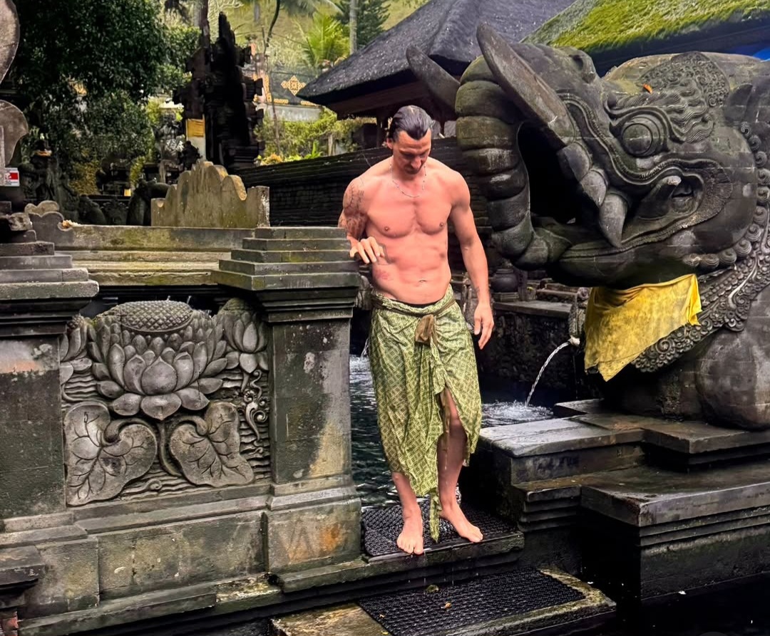 Legenda Sepak Bola Zlatan Ibrahimovic Unggah Foto Melukat di Bali