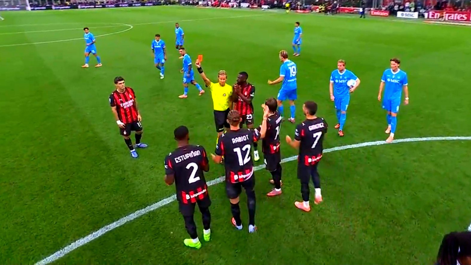 Bermain 10 Orang, AC Milan Bungkam Napoli 2-1