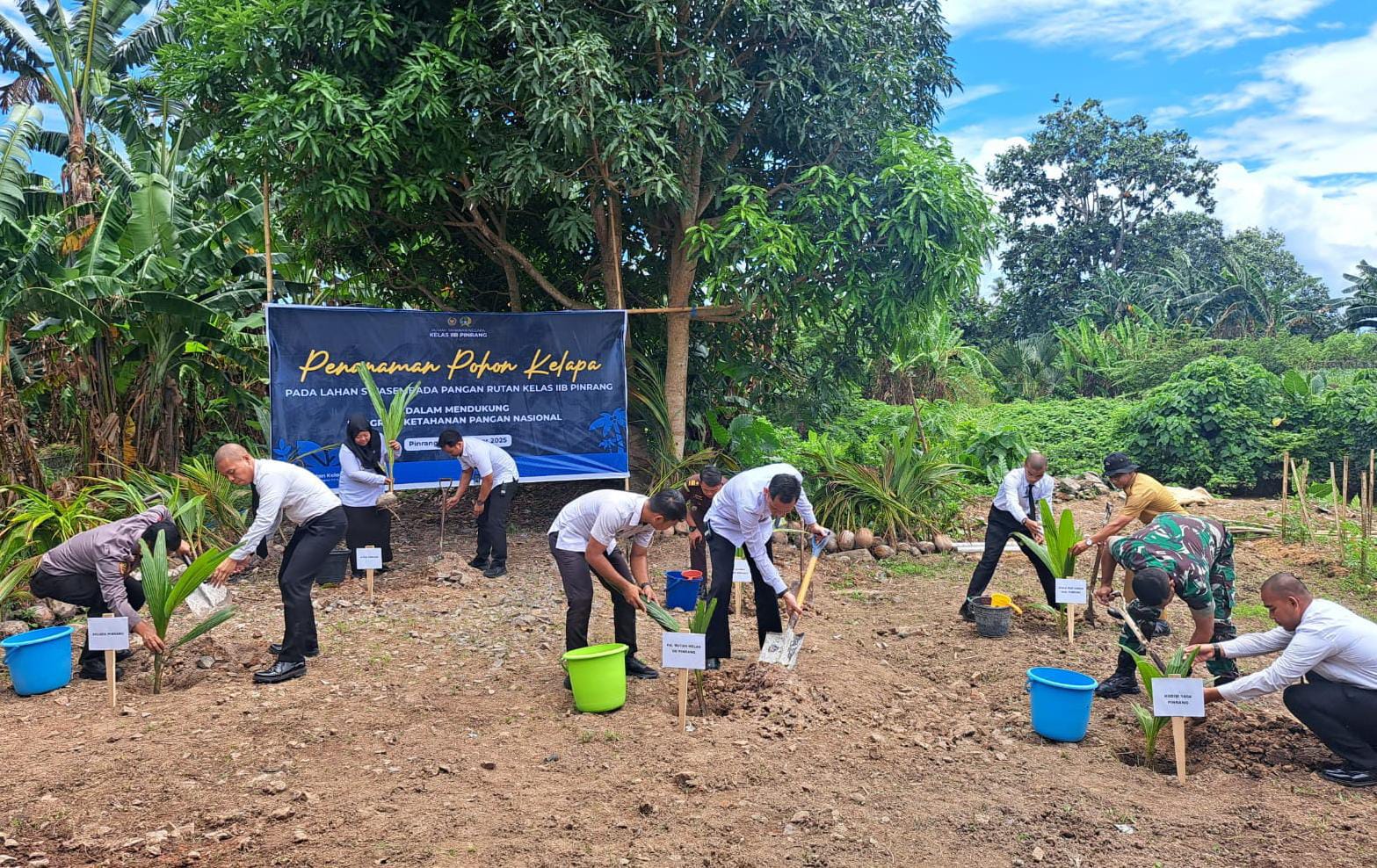 Dukung Kedaulatan Pangan, Rutan Pinrang Ikuti Gerakan Penanaman 360.000 Bibit Kelapa secara Serentak