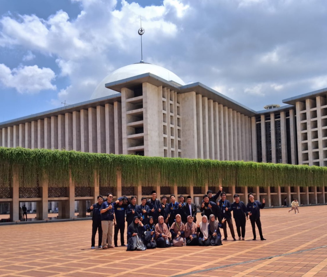 SMAIT Al-Fatih Makassar Tutup Edutour September Dengan Kunjungan Religi ke Istiqlal