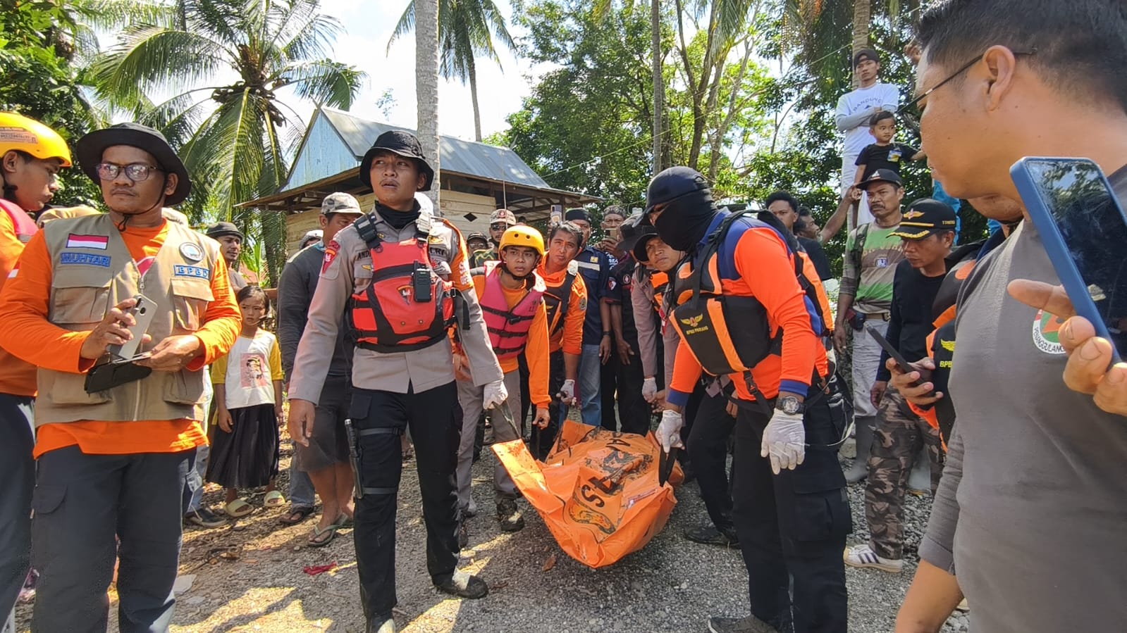 Diduga Lompat ke Sungai Saddang, Wanita Muda Ditemukan Tewas