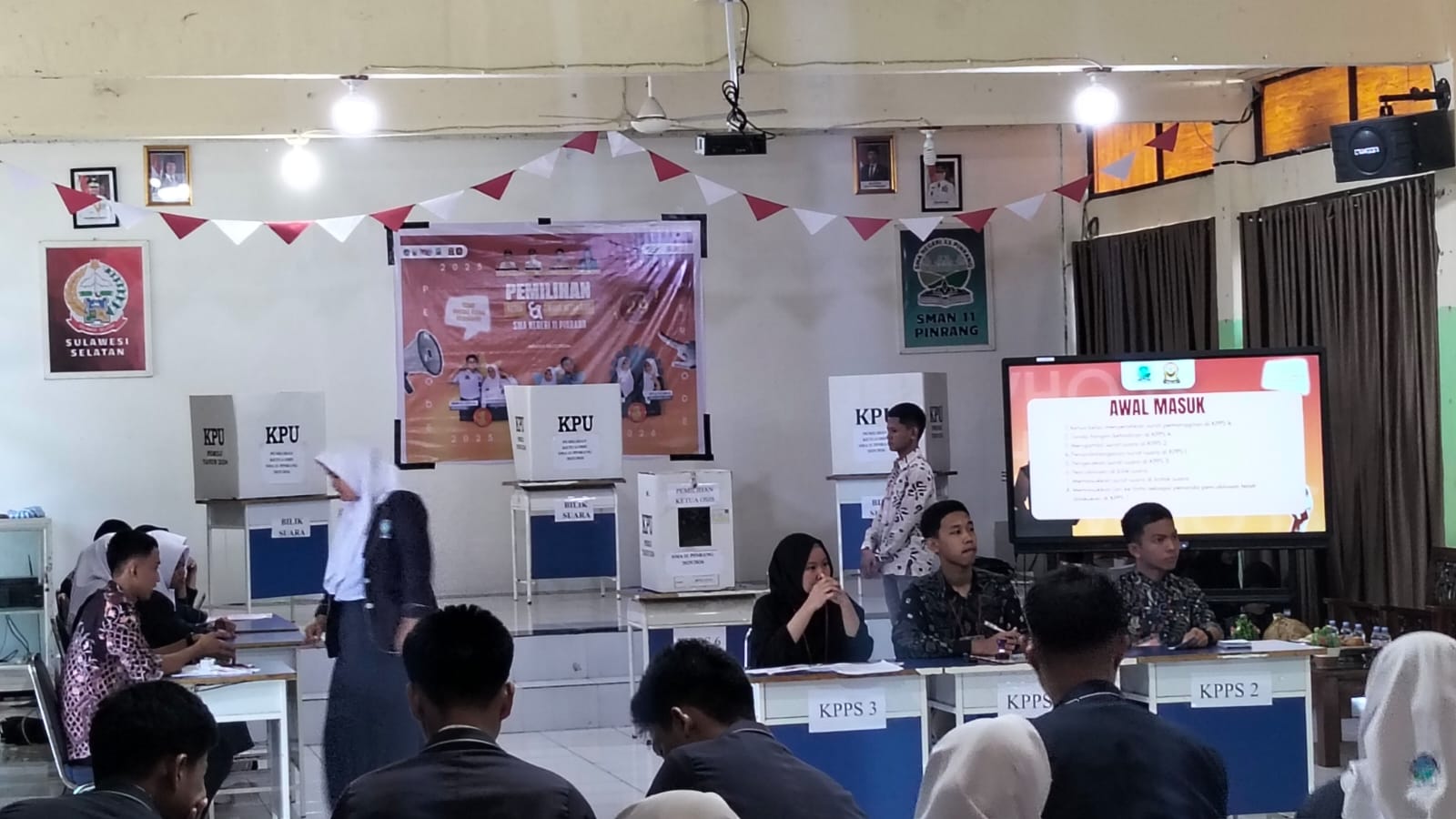 Ratusan Siswa SMAN 11 Pinrang Salurkan Suara di Pilos Serentak