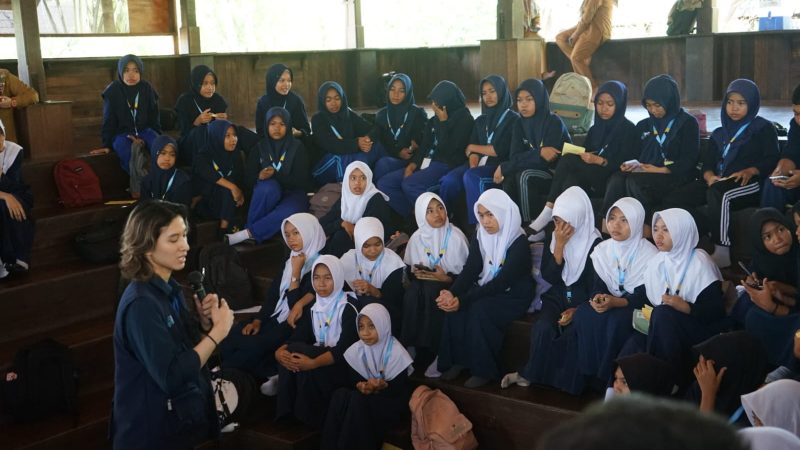 Sharing Session With Diaspora Birmingham, Peserta English Camp DEC Antusias Pengen Gaul Ke Luar Negeri