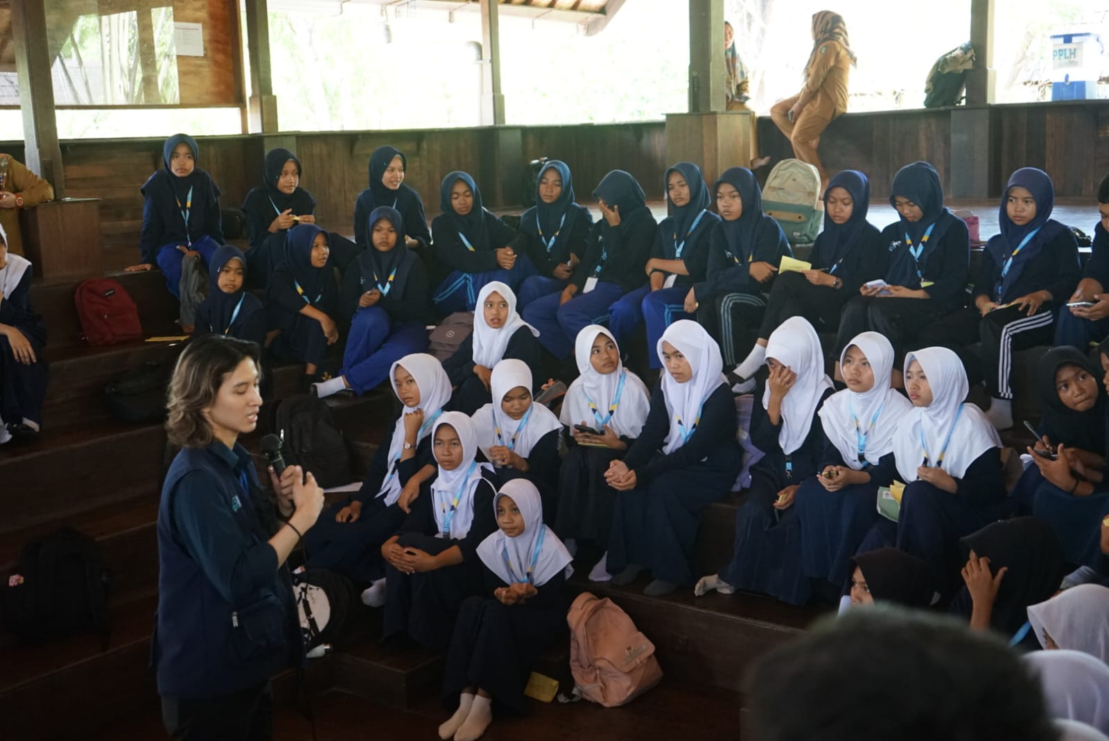 Sharing Session With Diaspora Birmingham, Peserta English Camp DEC Antusias Pengen Gaul Ke Luar Negeri