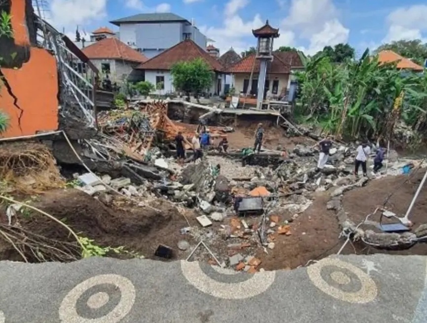 Update Banjir Bali: 16 Meninggal Rumah Warga Terendam Lumpur dan Ribuan Motor Mogok