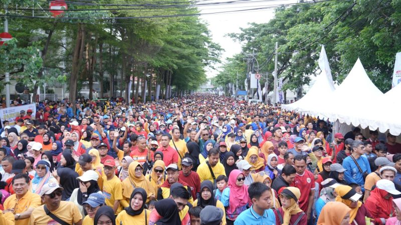 Jalan Sehat HUT Makassar ke-418 Ramai Ribuan Warga, Appi: Ini Bukti Makassar Solid