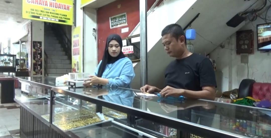 Emak-Emak di Pinrang Diduga Jual Emas Palsu, Pedagang Pasar Sentral jadi Korban