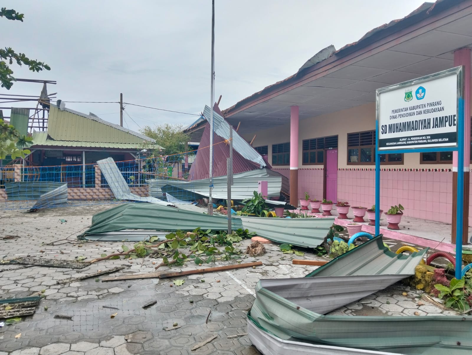 Puluhan Rumah Warga di Dua Kecamatan Pinrang Rusak Parah Diterjang Puting Beliung