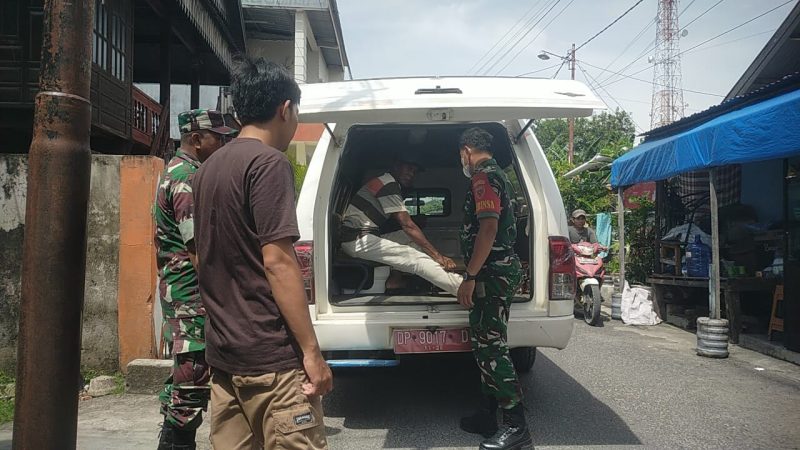 Babinsa Kelurahan Jaya Evakuasi ODGJ yang Diduga Meresahkan Warga