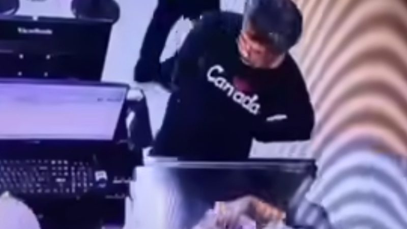 UIM Resmi Pecat Dosen Viral yang Ludahi Kasir Mini Market