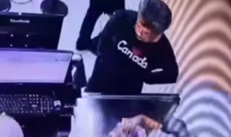 UIM Resmi Pecat Dosen Viral yang Ludahi Kasir Mini Market