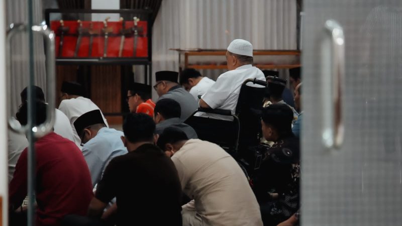 Rasa Syukur di Rujab Baru: Wagub Sulbar Langsung Gelar Adzan dan Salat Jamaah