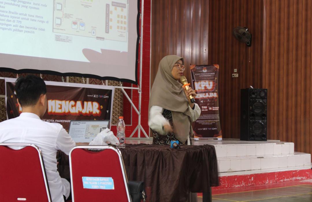 KPU Mengajar di Minggu Ketiga: Siswa SMAN 5 Parepare Mempelajari Demokrasi dan Pemilu