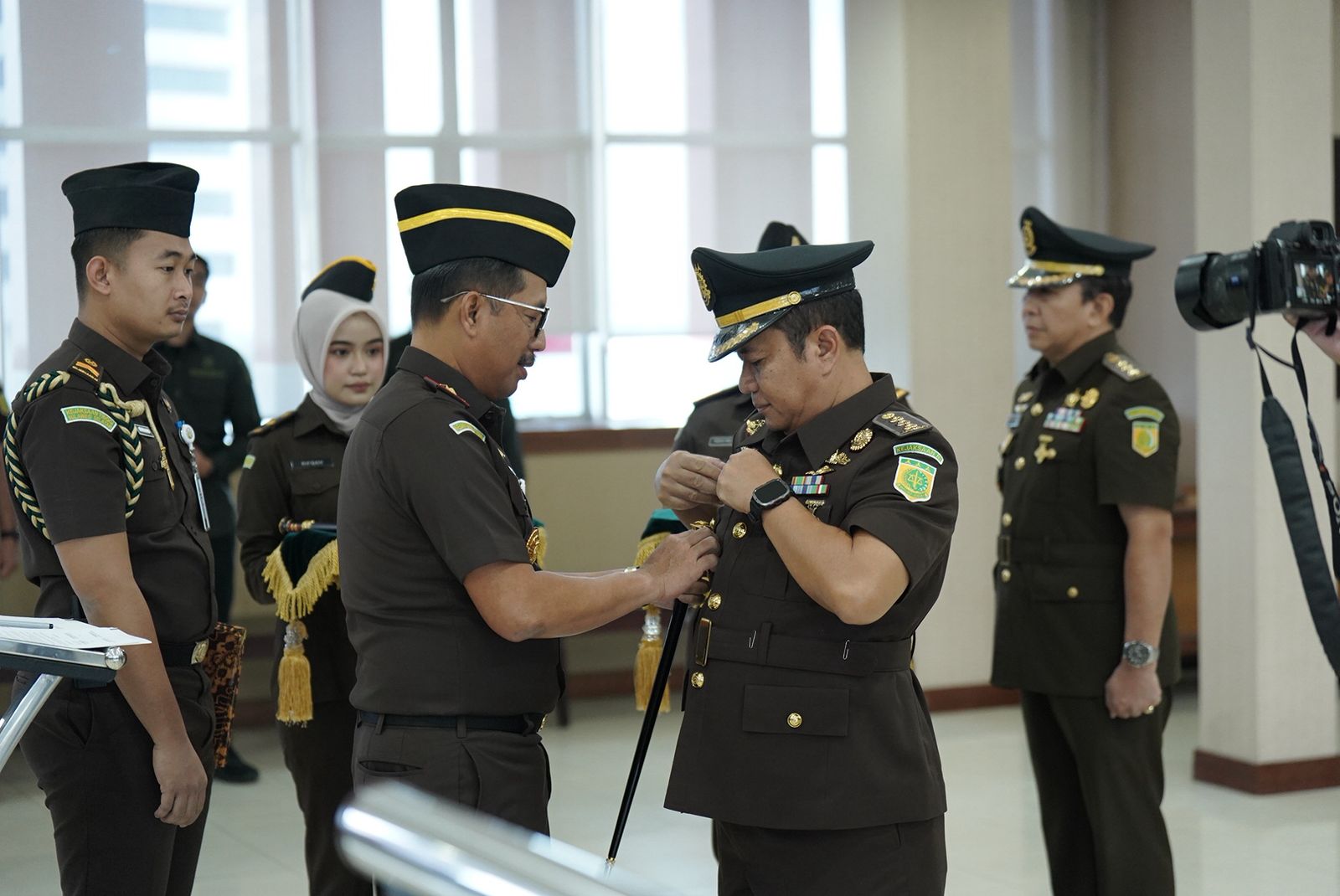 Kajati Sulsel Lantik Aspidmil dan Tiga Kajari Baru: Tekankan Integritas dan Penguatan Layanan