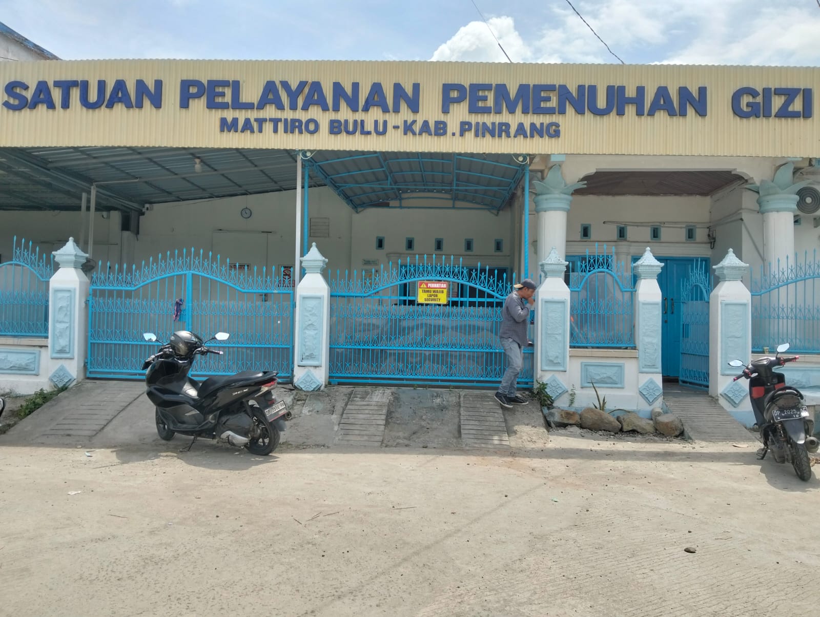 Makanan Disajikan Berulat, Satu Dapur MBG di Pinrang Ditutup