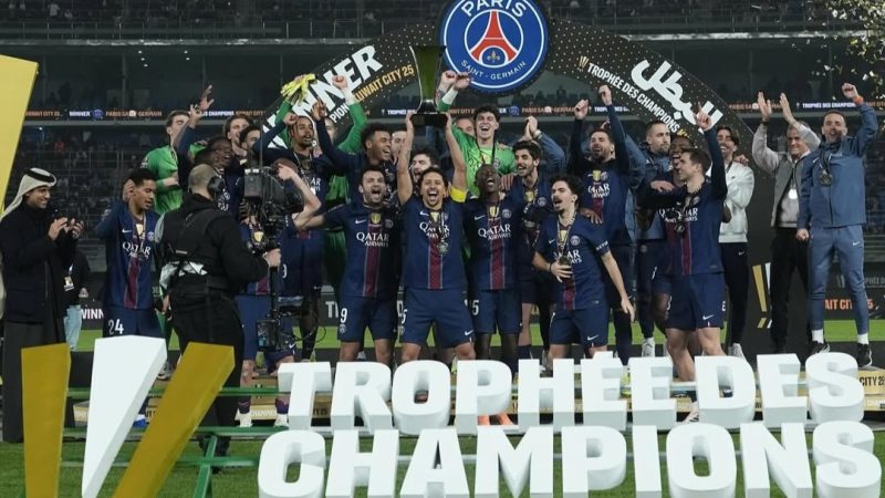 PSG Angkat Piala Super Prancis Usai Menang Dramatis