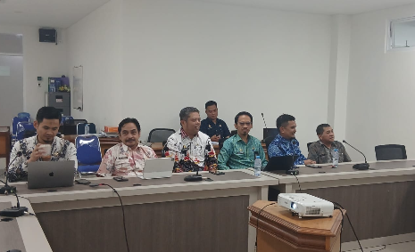 Wujudkan Transparansi, Bapenda Sulbar Paparkan Capaian PAD 2025 dalam Rapat Monev Komisi II DPRD