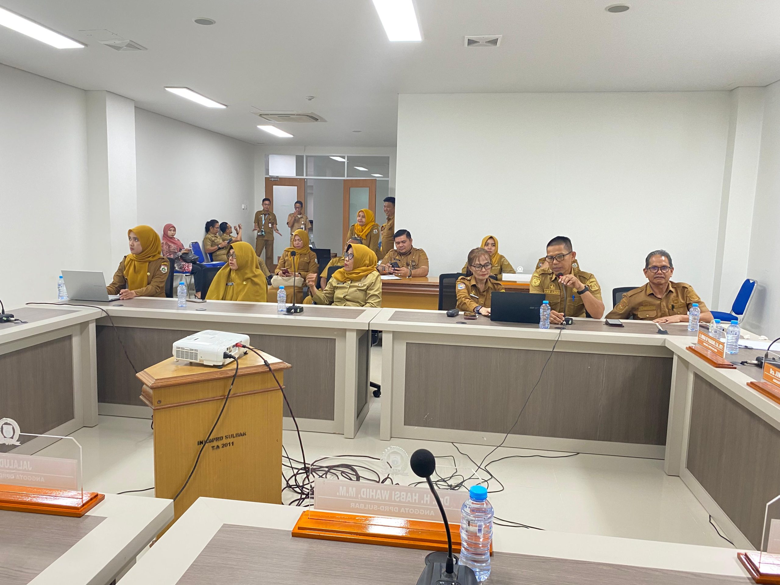 Komitmen terhadap Akuntabilitas: DPMPTSP Hadiri Pemantauan APBD oleh DPRD Sulbar