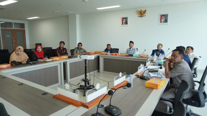 Inspektorat Daerah Sulbar Paparkan Kinerja dan Upaya Pencegahan Korupsi dalam Monev APBD 2025 di DPRD