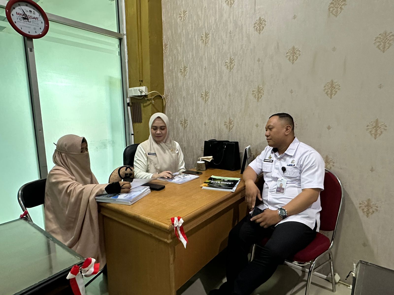 Langkah Nyata menjaga Iklim Investasi: DPMPTSP Sulbar Siapkan Distribusi Buku Top Investment 2025