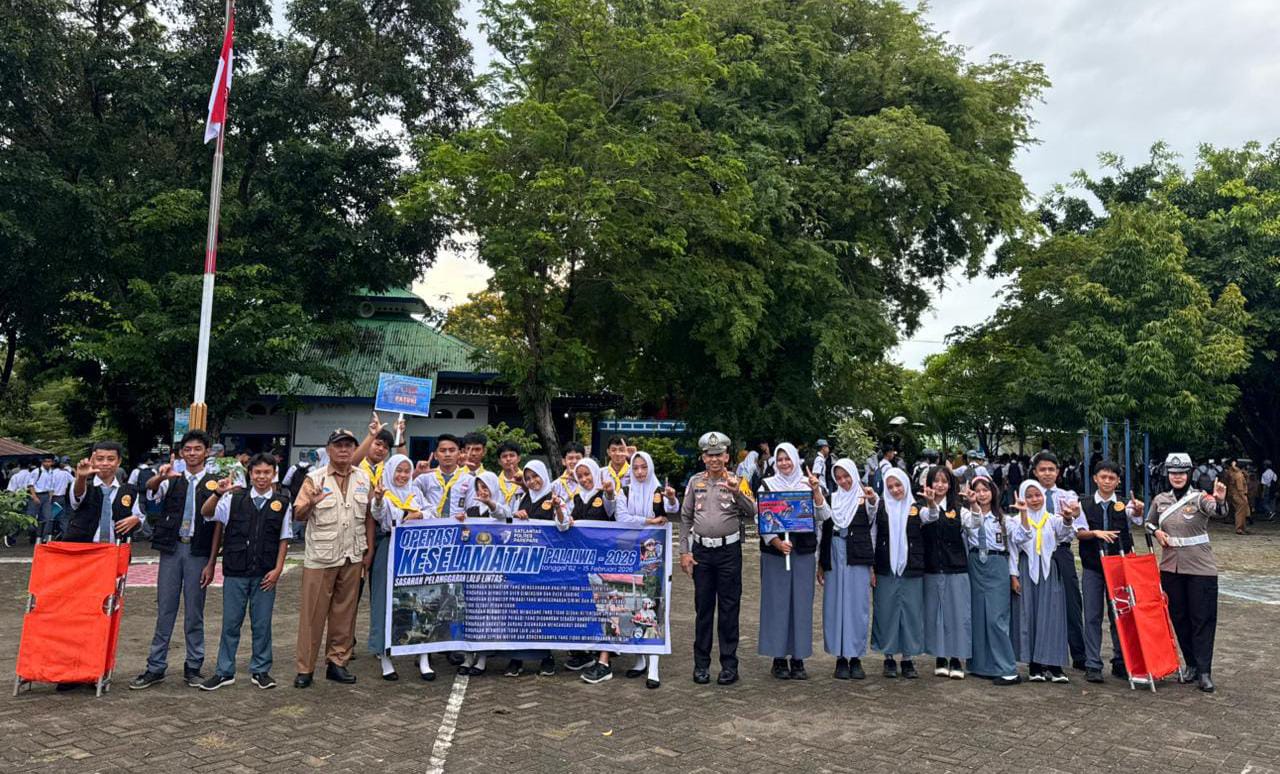Upaya Pembentukan Pelajar Berkeselamatan Berkendara, Sat Lantas Polres Parepare Lakukan Police Goes To School di SMKN 2
