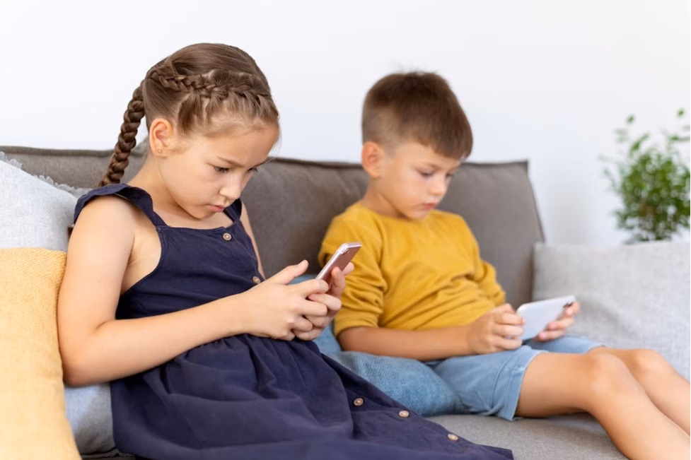 YouTube hingga TikTok Dibatasi untuk Anak, DPR Minta Aturan Medsos Usia 16 Tahun Dikaji Ulang