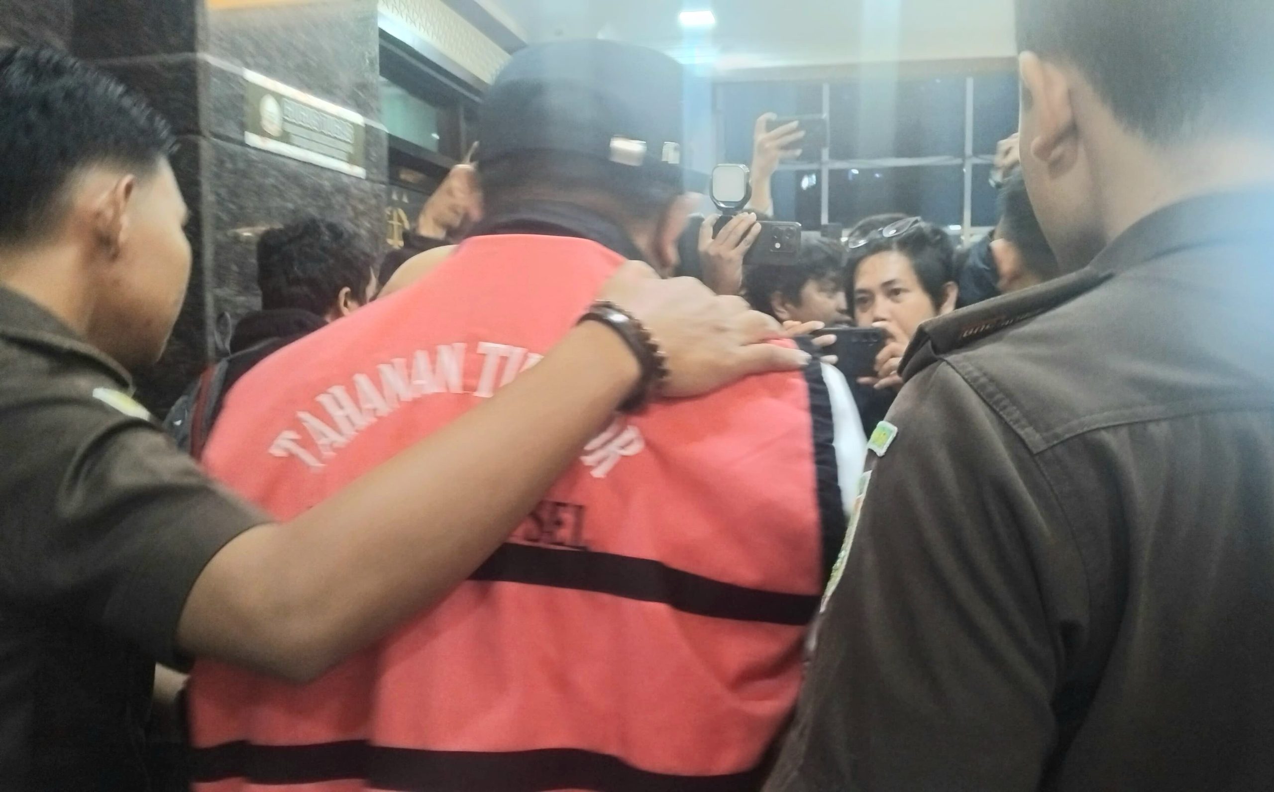 Breaking News! Diperiksa 12 Jam, Staf Ahli Mendagri Eks PJ Gubernur Sulsel Dijebloskan ke Lapas