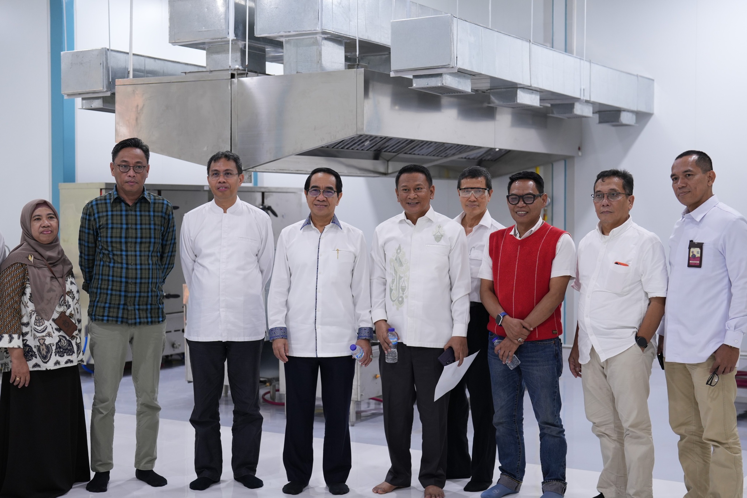 Dapur MBG Unhas: Kolaborasi Ilmu dan Aksi untuk Pemenuhan Gizi Berkelanjutan