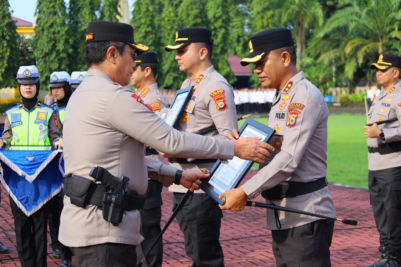 Penyerahan Penghargaan Pelaksanaan Operasi Ketupat 2026, Kapolda Sulsel Apresiasi Kinerja Polres Jajaran