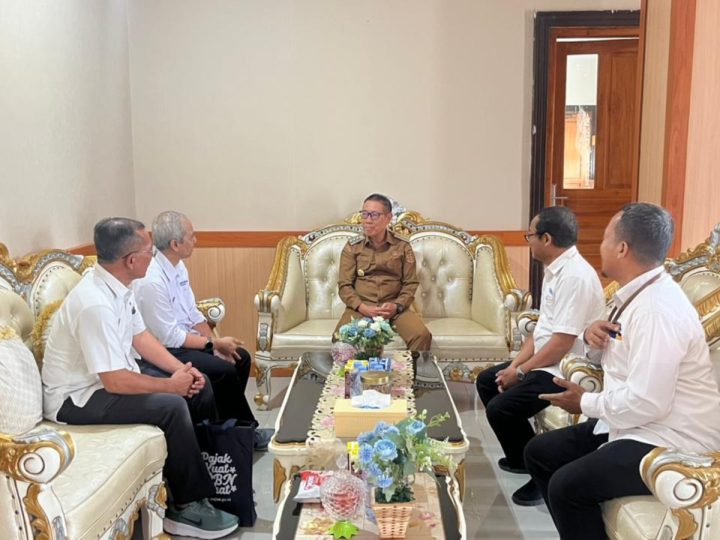 Kunjungi Pemkab Koltim, KPP Pratama Kolaka Sosialisasikan Perpanjangan PST Tahunan Orang Pribadi