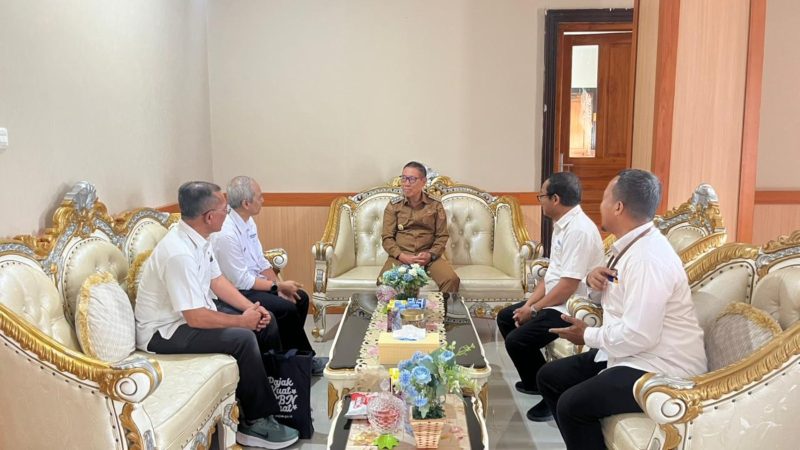 Kunjungi Pemkab Koltim, KPP Pratama Kolaka Sosialisasikan Perpanjangan PST Tahunan Orang Pribadi