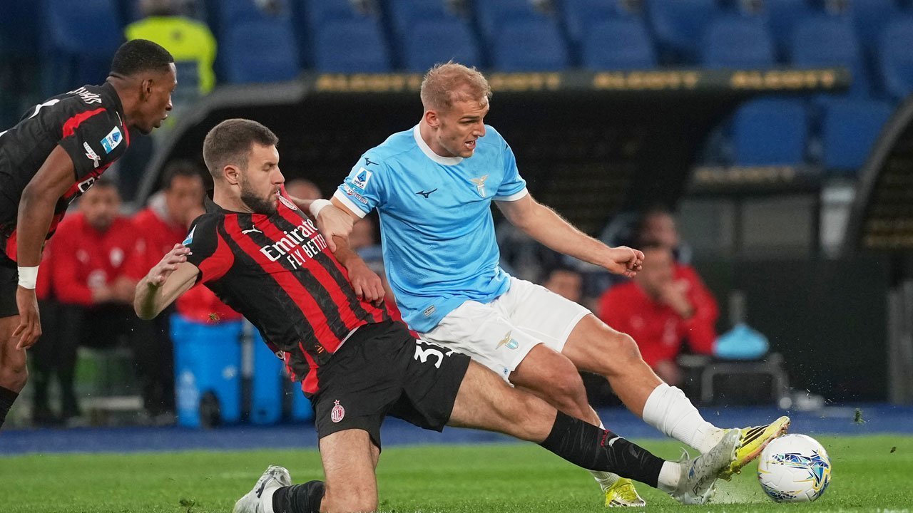 Lazio Perlebar Jarak AC Milan ke Capolista