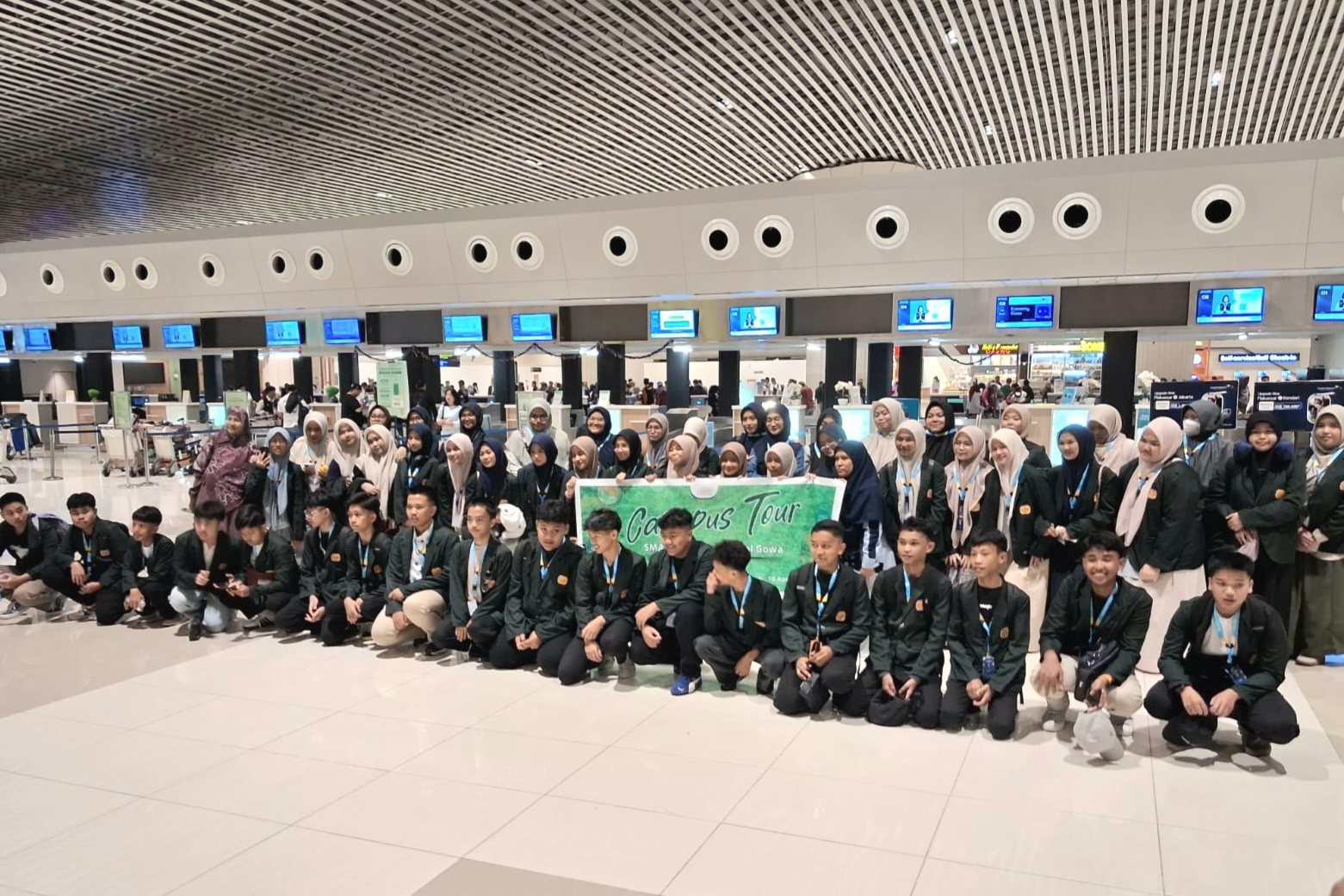 Rombongan Edutour Al Fityan Berangkat Jelajahi Kampus Top Jakarta-Bandung