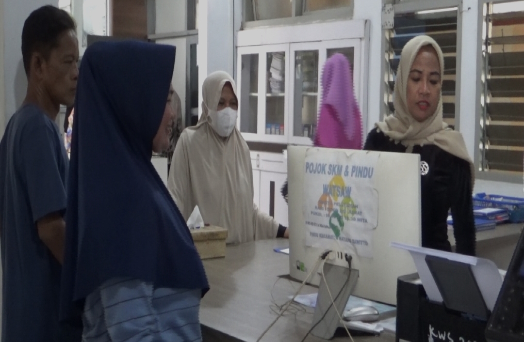 Hari Kartini, ASN di Kantor Camat Watang Sawitto Pinrang Pakai Kebaya