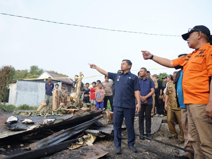 Tasming Hamid Tinjau Lokasi Kebakaran di Lumpue, Pastikan Korban Tertangani