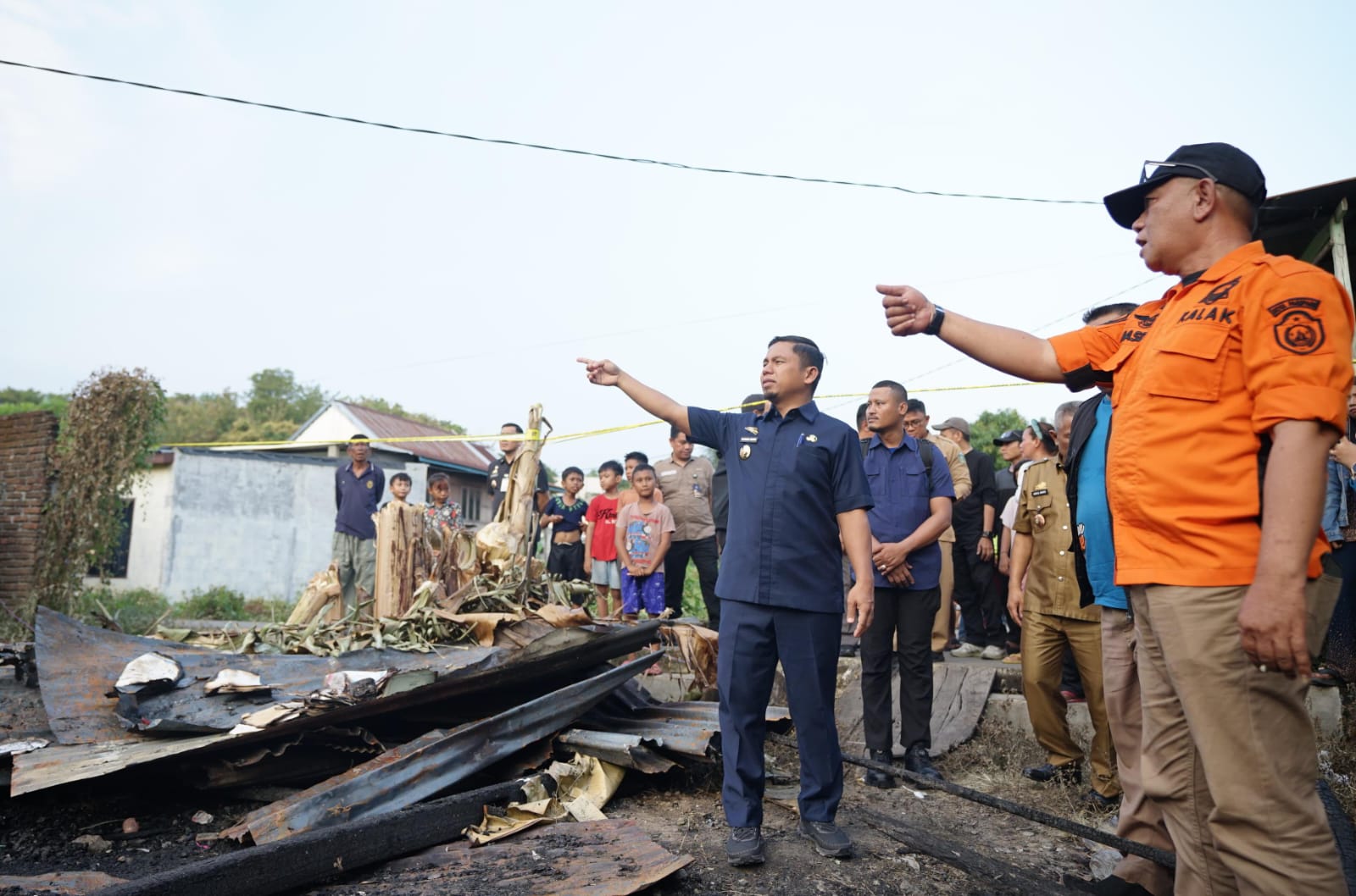 Tasming Hamid Tinjau Lokasi Kebakaran di Lumpue, Pastikan Korban Tertangani