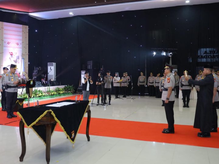 Kapolda Sulsel Pimpin Upacara Serah Terima Jabatan dan Kenal Pamit Irwasda Polda