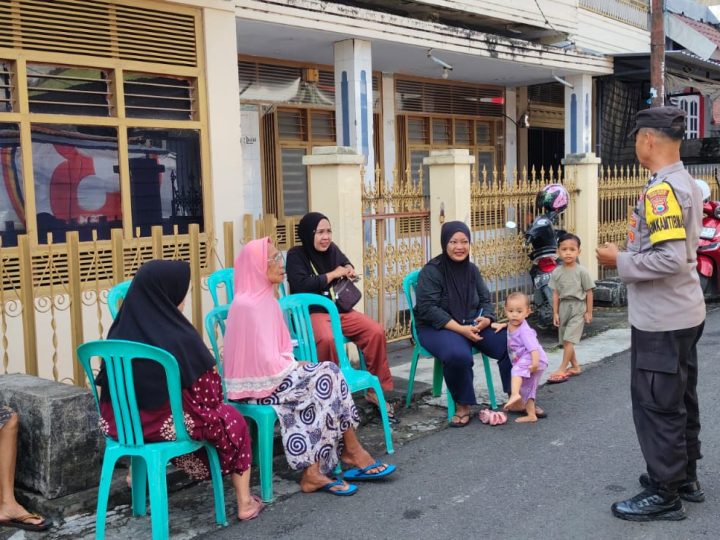 Bhabinkamtibmas Polsek KPN Dampingi Pemeriksaan Kesehatan Gratis bagi Lansia dan Balita 