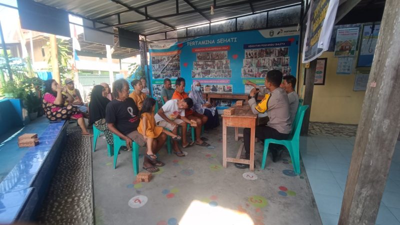 Bhabinkamtibmas Polsek Soreang Sosialisasikan Call Center 110 Lewat Jumat Curhat