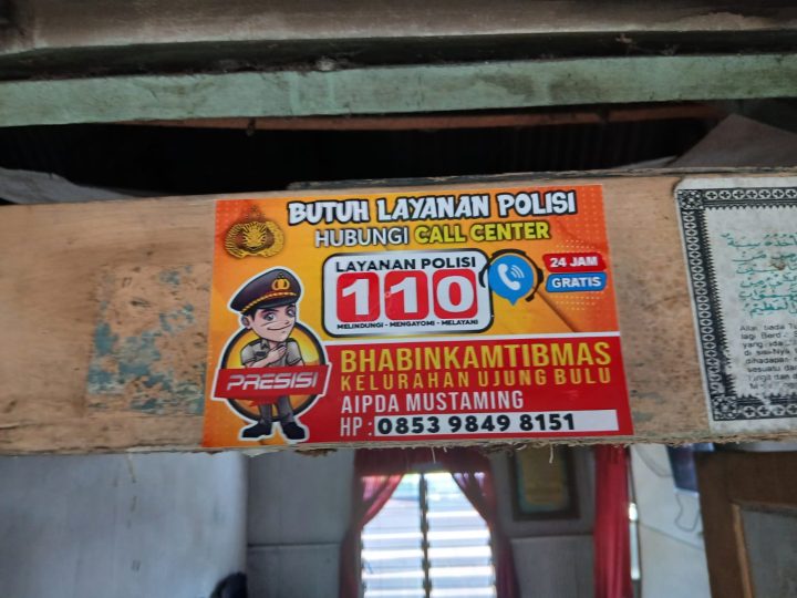 Bhabinkamtibmas Polsek Ujung Sebar Stiker Layanan Call Center 110