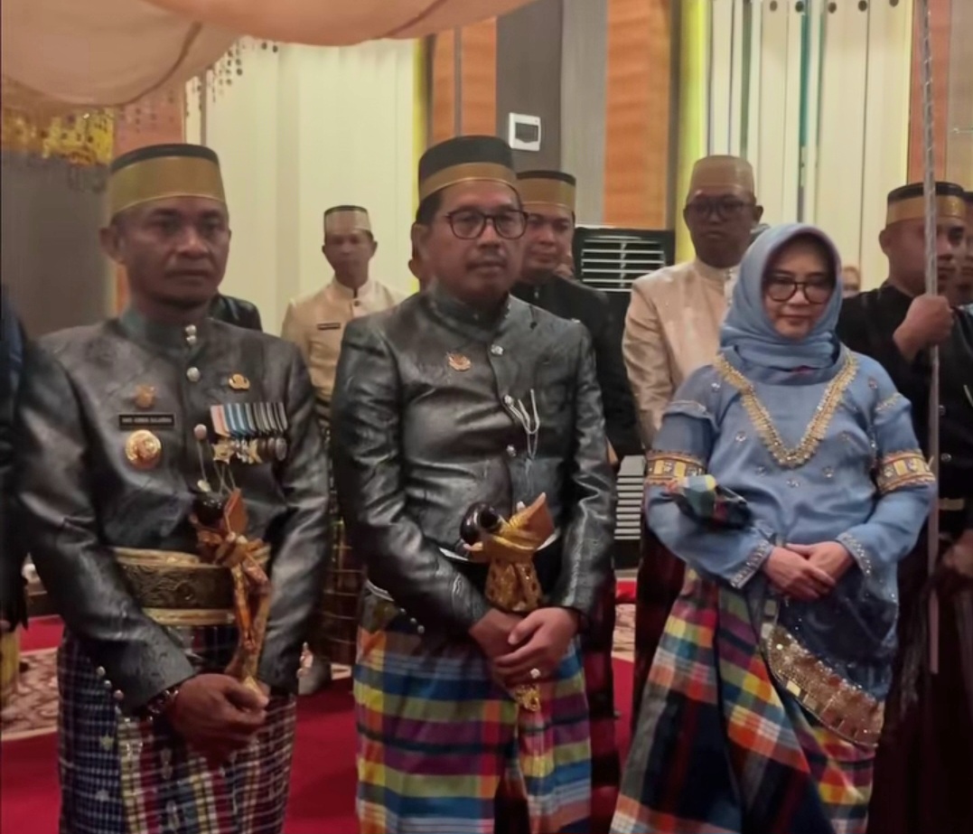 Kajati Sulsel Didik Farkhan Digelari Orang Bone Sebagai LA MAPPAPOLE DAENG PAWINRU