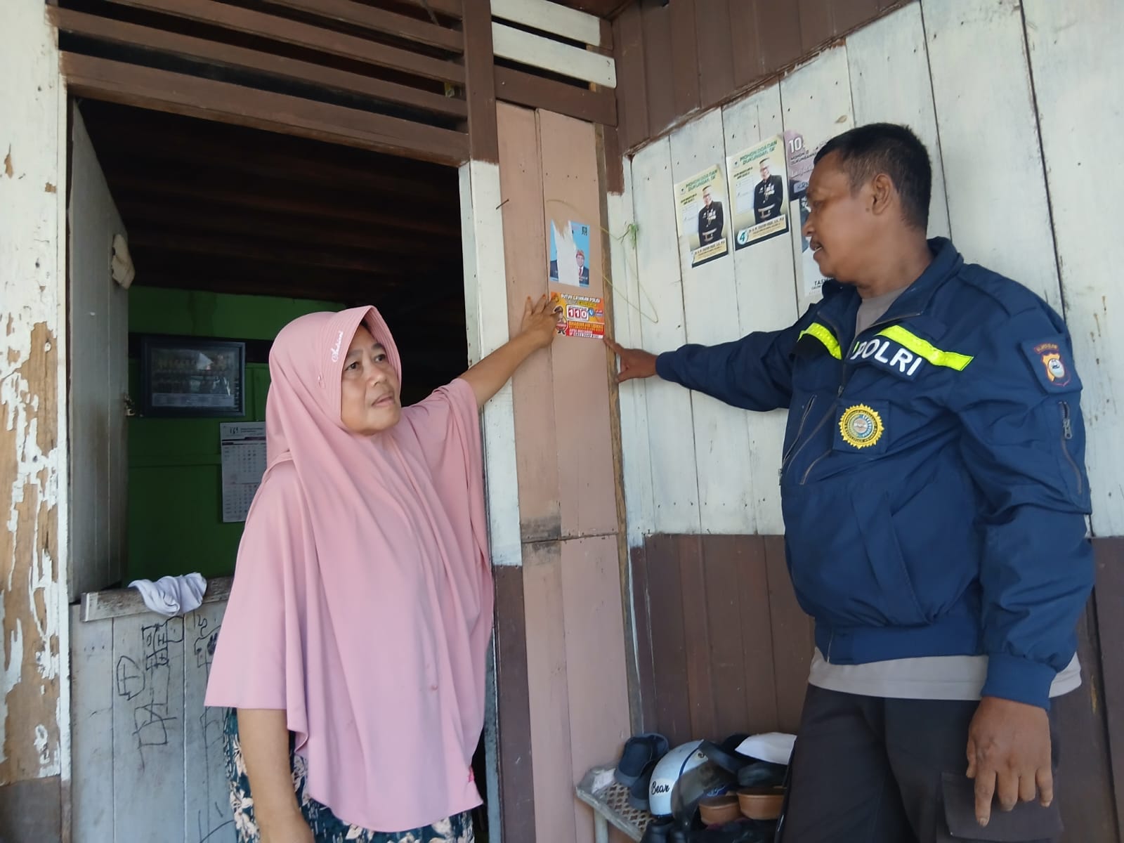 Bhabinkamtibmas Polres Parepare Sosialisasikan Call Center 110, Sasar Lingkungan Pancasila Selatan