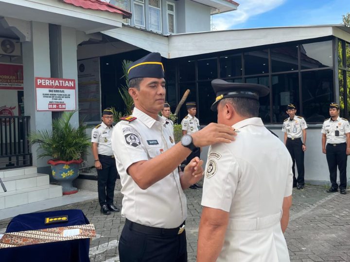 Lapas Parepare Lakukan Penyematan Tanda Pangkat Pengabdian Pegawai 