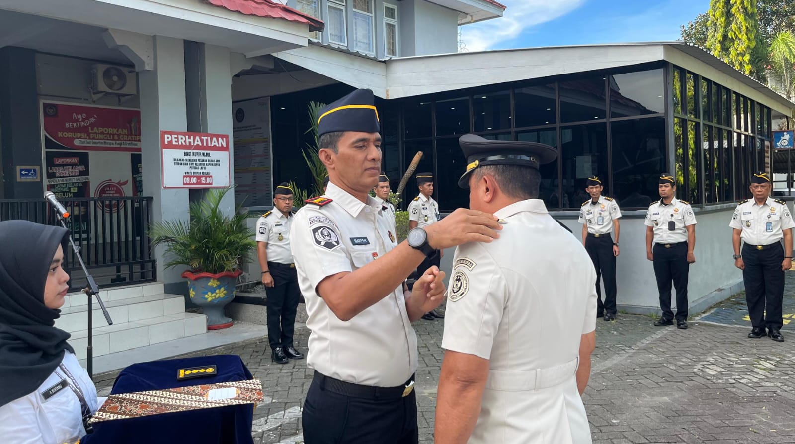Lapas Parepare Lakukan Penyematan Tanda Pangkat Pengabdian Pegawai 