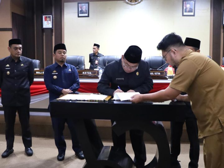 Pemkot Parepare dan DPRD Perkuat Regulasi Industri dan Olahraga Melalui Persetujuan Dua Ranperda