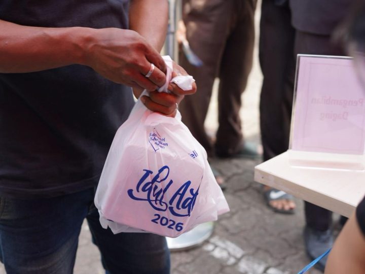 Perluas Manfaat bagi Masyarakat melalui Semangat Kebersamaan, Telkomsel Salurkan Hewan Kurban Iduladha 1447 H