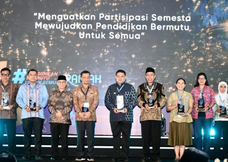 Makassar Raih Penghargaan Nasional Wajib Belajar 13 Tahun, Appi: Tak Boleh Ada Anak Putus Sekolah